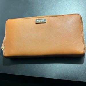 Genuine Kate Spade Camel Leather Full Size Zip Wallet with Gold Logo Plate